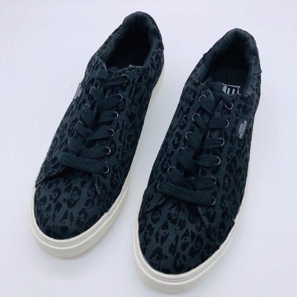 LONDON UNDERGROUND WOMENS BLACK SNEAKERS SIZE 9.5M - Picture 1 of 10